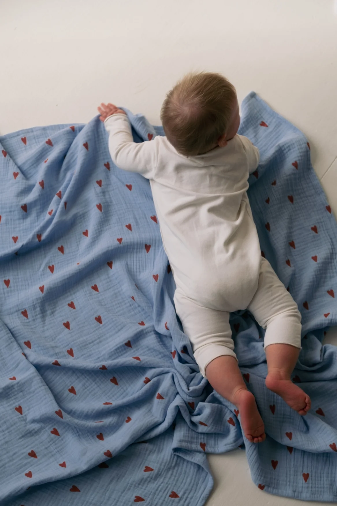 Swaddle Print Medium | Light Blue Hearts - Image 4