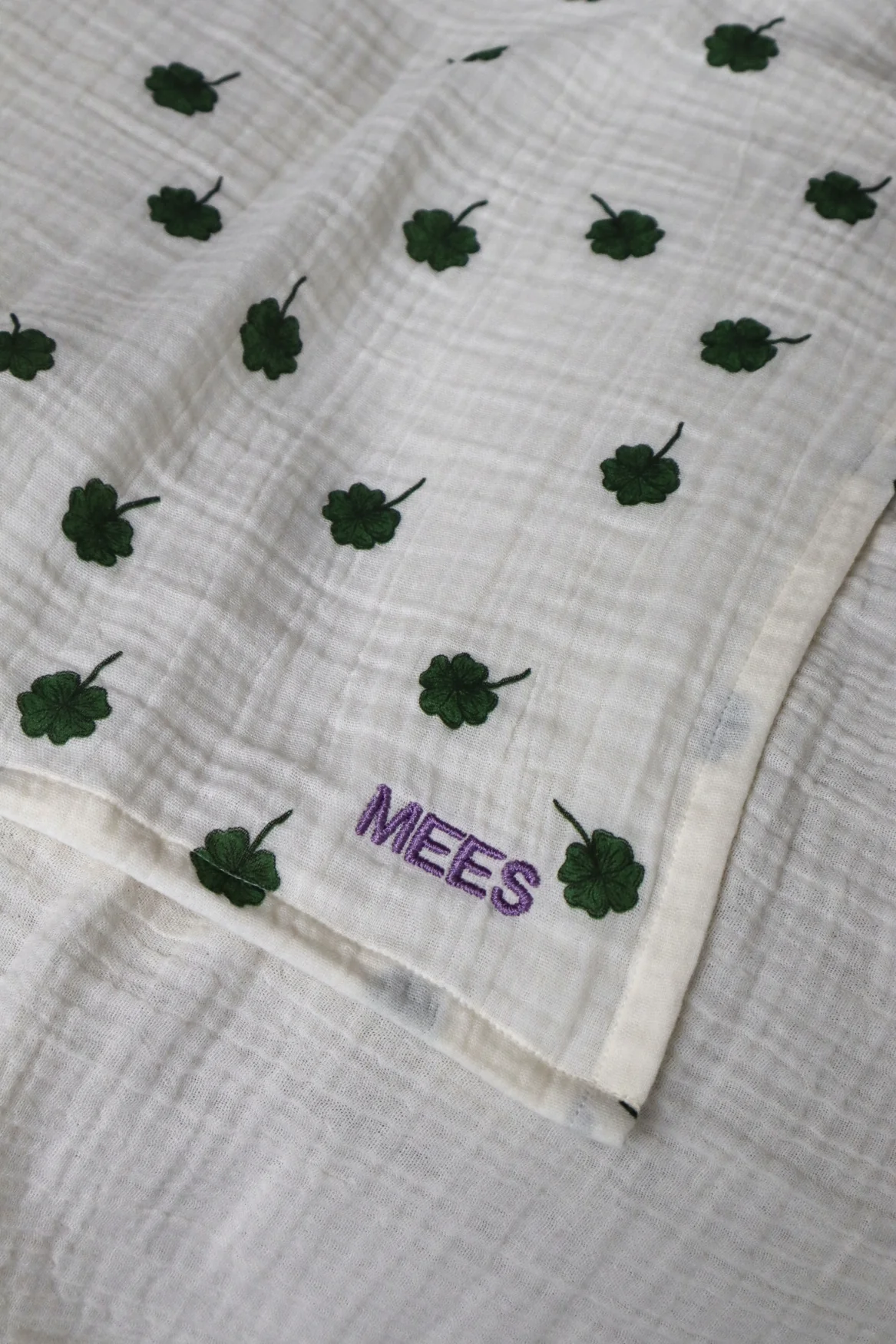 Swaddle Print Medium | White Clover - Image 4